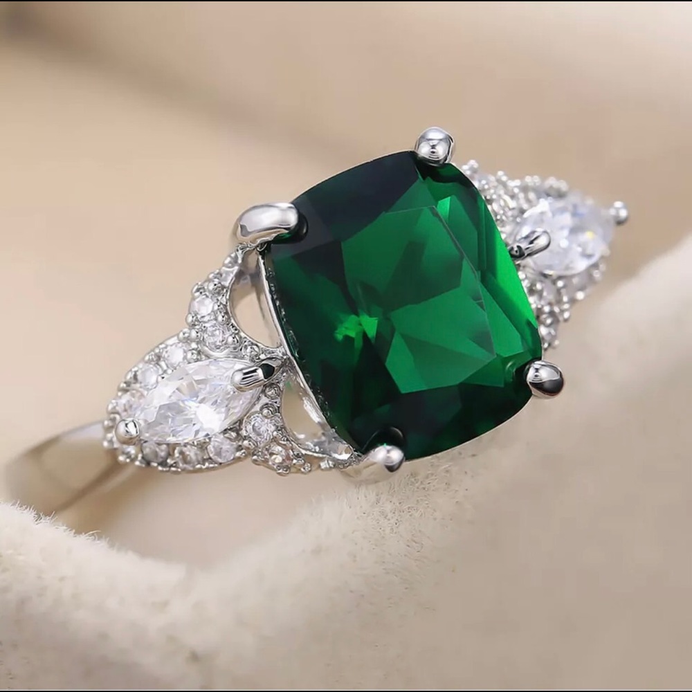💚Sterling Silver Emerald Ring💚